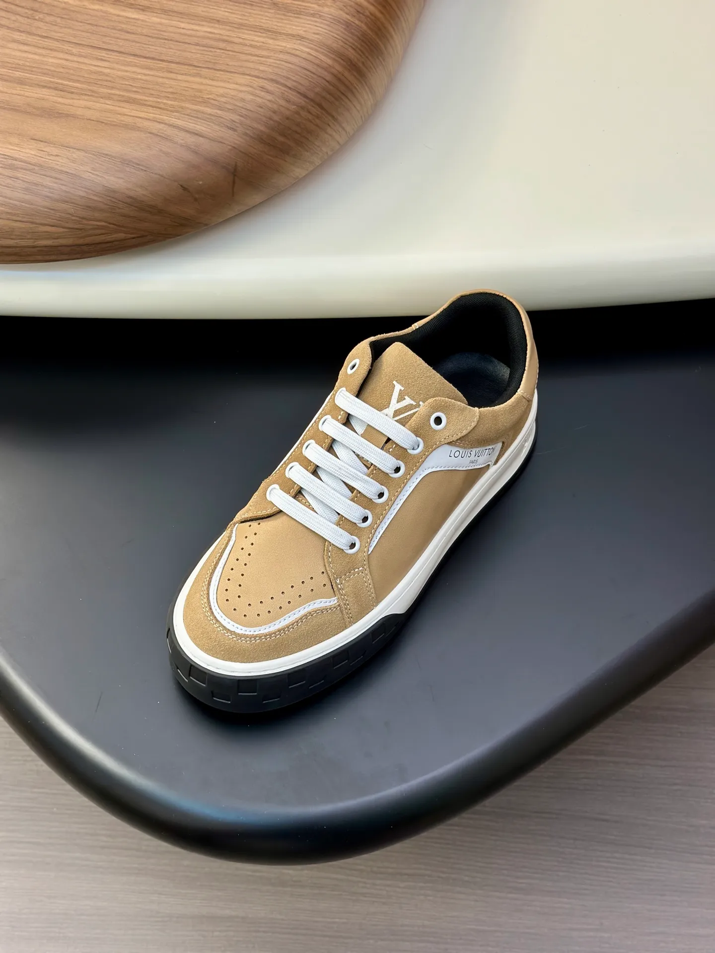 Men's shoes💰740 Lv 🔍Top purchasing agent🇮🇹 Louis Vuitton, the sports sneaker counter is synchronized, the uppers are imported from Italy, high-quality splicing colorful and complex crafts, the imported mesh padding is soft and comfortable, soles: original soles specially provided by the original factory, T men's men's shoes 💰U exclusive movable molded soles are super comfortable, original factory and single goods, 🔍🔍high quality, you can enter and leave the counter at will, welcome to compare, code number 38-44 (customized 45)
